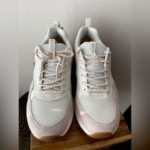 Skechers NWT tennis shoes